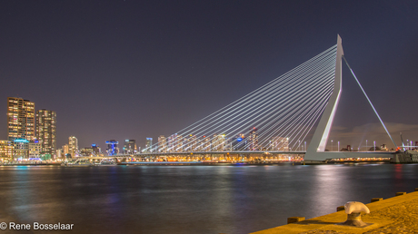 Erasmusbrug bij nacht