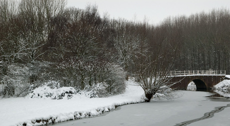 brug in de sneeuw