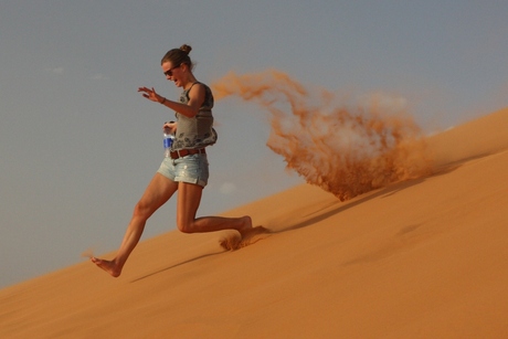 On the run in de Erg Chebbi, Marokko