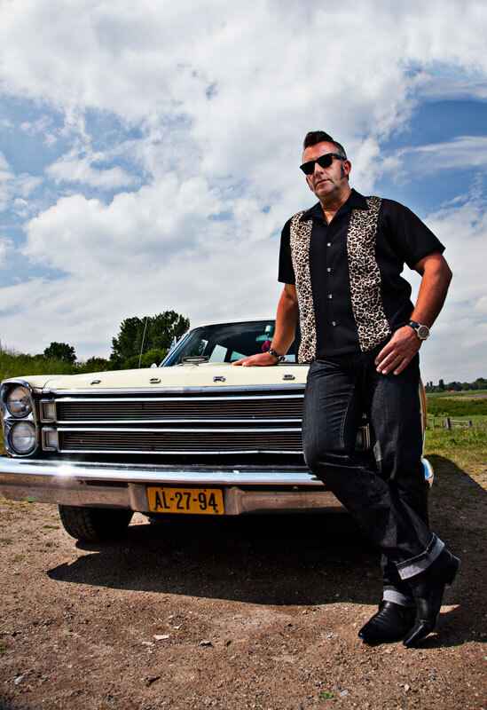 Back to the 60's part II - Vandaag samen met fotograaf Steve een strobist fotoshoot gedaan bij de Rijn in Arnhem. Via een workshop was ik in contact gekomen met Lonneke. Het id - foto door mmuetst op 22-05-2011 - deze foto bevat: portret, familie, strobist, Rock and Roll