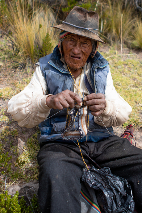 Mannen breien in Peru