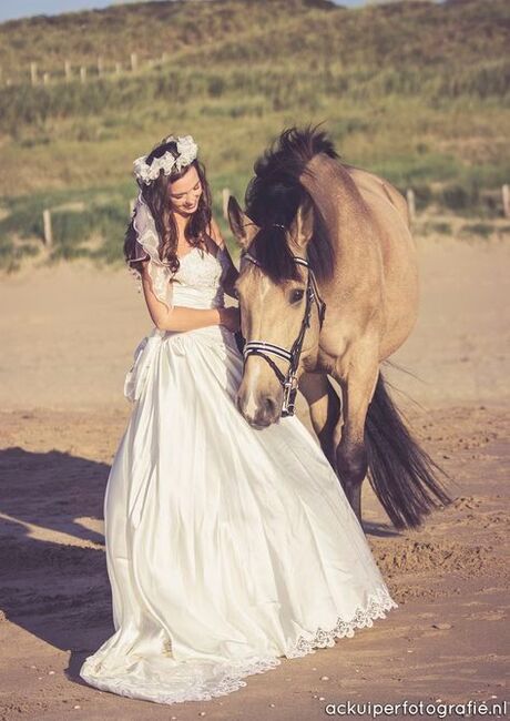 bruid met haar paard