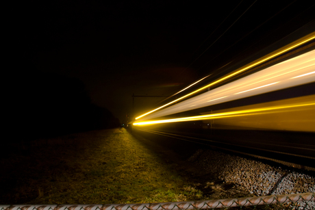 Trein in avondlicht