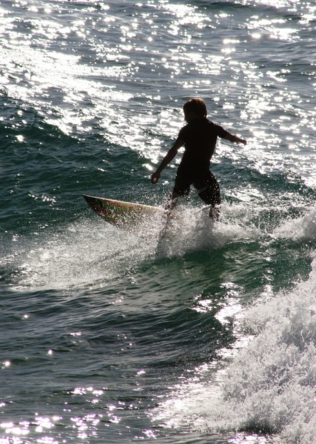 surfer in de avondzon