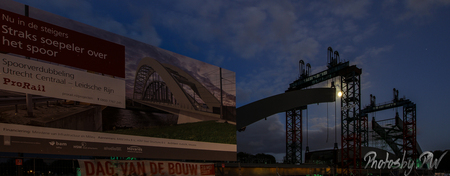 Building a bridge, with context - Momenteel wordt er naast de A2 bij Utrecht een nieuwe spoorbrug gebouwd.

Na een blik op TPE heb ik toch de camera maar gepakt.

Deze foto is daa - foto door PeterWesterik op 12-05-2017 - deze foto bevat: bouw, nacht, utrecht, ruw, industrieel