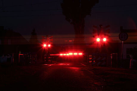 Overweg in de nacht (2)