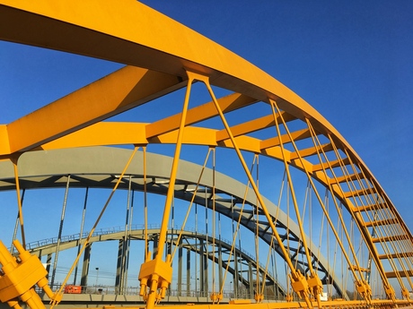 De gele brug