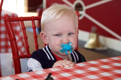 Kleinzoon wacht op poffertjes