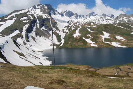 Bergmeer op de grens frankrijk en italie