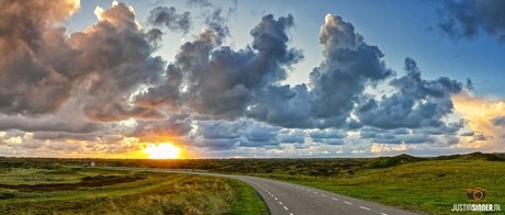 Prachtige wolkenlucht boven natuurgebied de Hors op Texel.