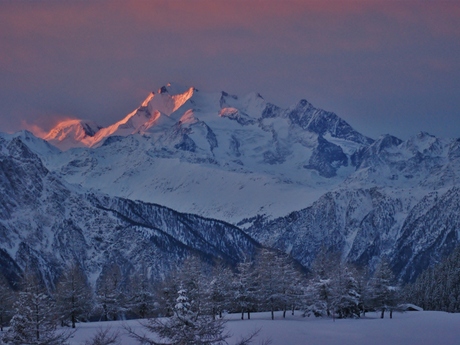 Zonsopkomst bij Riederalp (CH).jpg