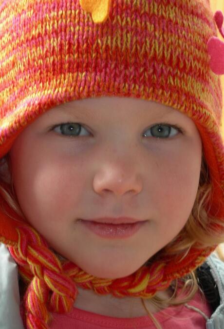 Julia met muts