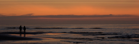 zonsondergang aan zee