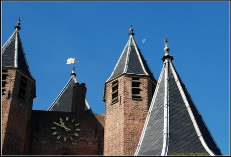 Maan boven amsterdamse poort