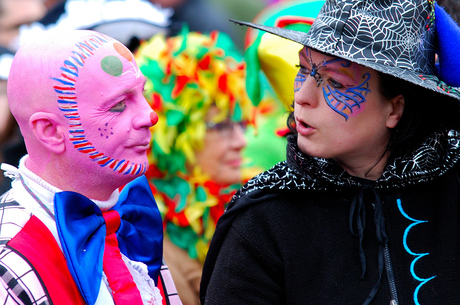 zegt de heks tegen de clown....