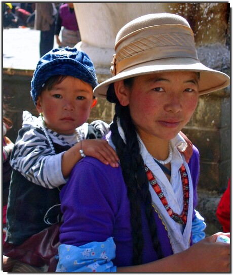 Tibetaanse dame + kindje