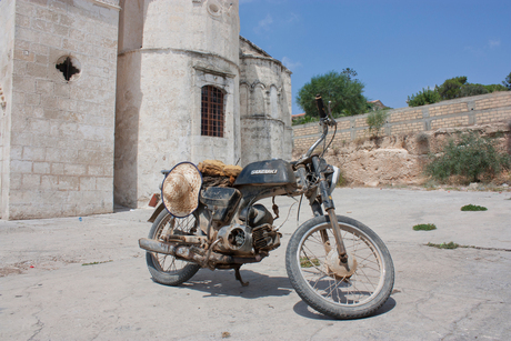 Motor in Cyprus