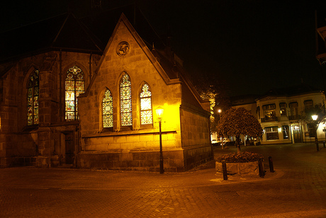kerk bij avond