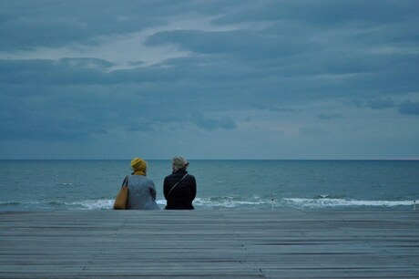 Conversation at the sea