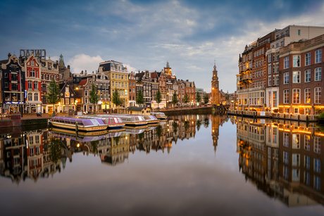 Reflecties aan de Amstel