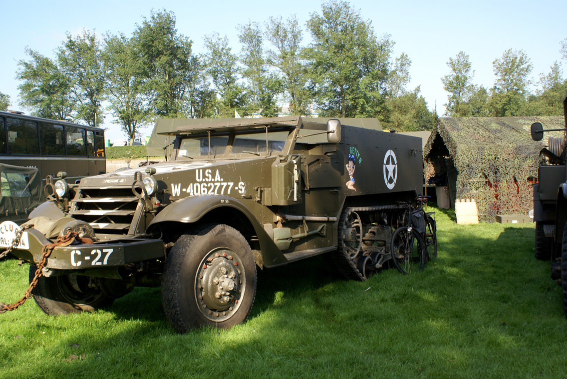 oldtimer Halftrack - oude halftrack van t amerkaanse leger. uit de periode van WWII. - foto door Primotermi op 25-08-2007 - deze foto bevat: halftrack