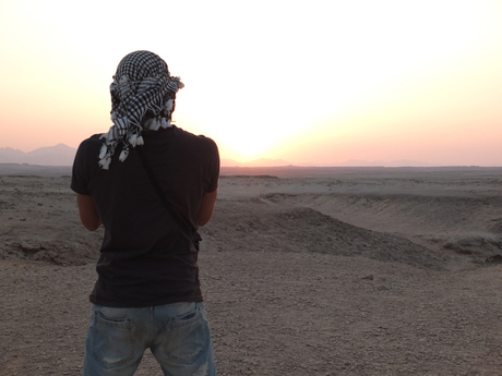 Zonsondergang in de woestijn van Egypte