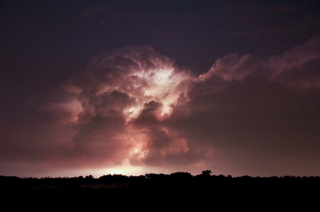 Oplichtende cumulonimbus