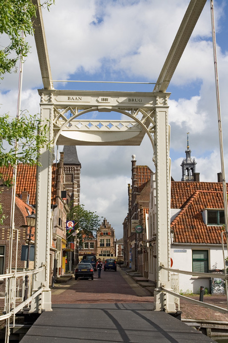 Edam, Baanbrug