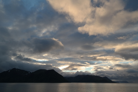 12 uur 's nachts boven de poolcirkel in Noorwegen