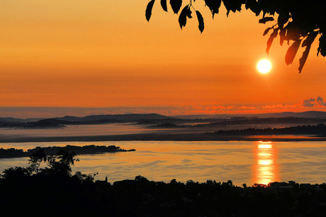 ERVEO - ROEL VERLEYEN, OOSTERZELE Sunrise Lake Victoria Uganda.jpg