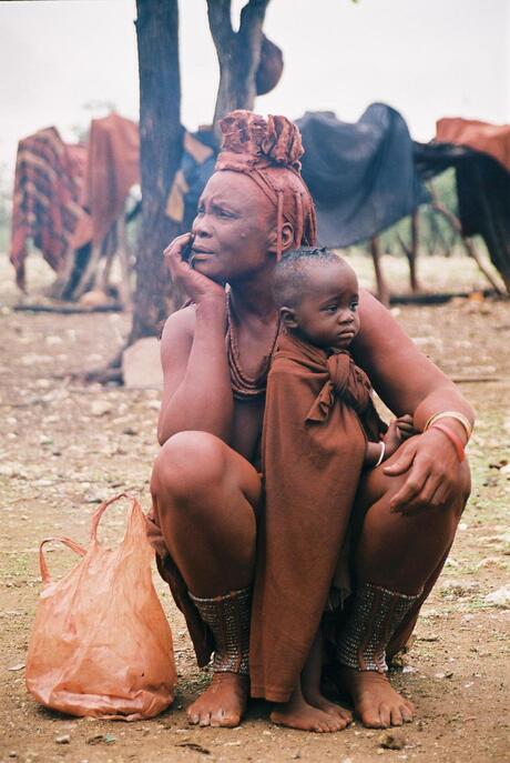Himbavrouw met kind