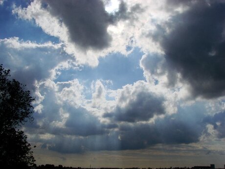 Gat in de wolken.