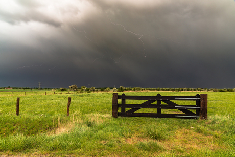 Bliksem boven de polder