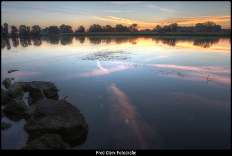 Ochtendgloren aan de Maas