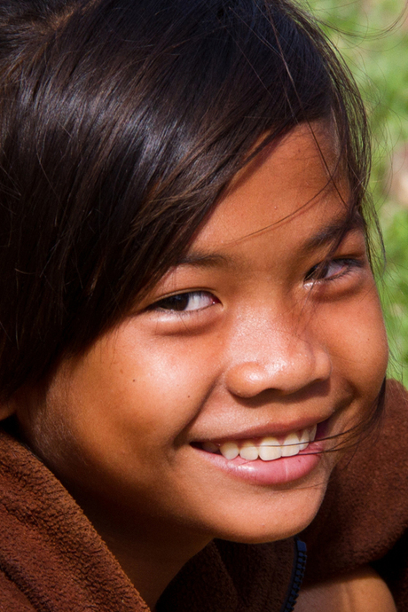 Faces of Cambodja -23- lachend meisje