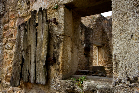 Doorkijkje in Oradour