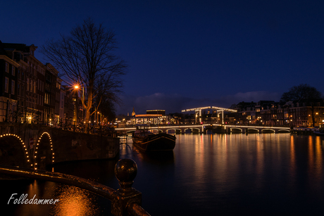 Magere Brug by night