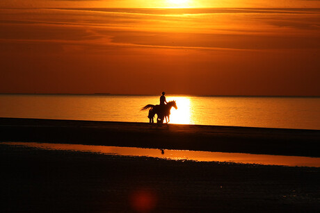 zonsondergang strand van Renesse