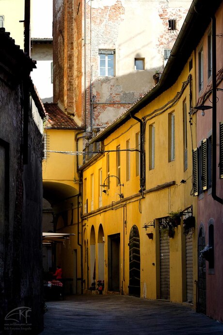 Straat in Lucca, Italie