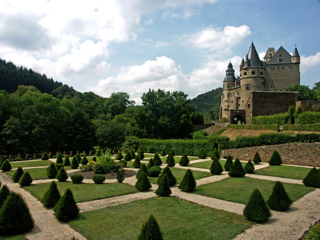 Schloss Burresheim met Franse tuin