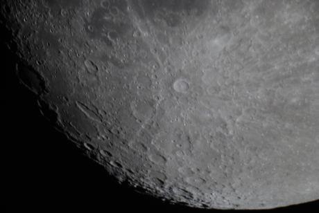 maan door telescoop
