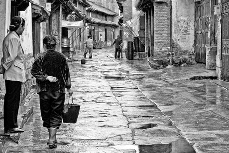 straatbeeld China na een regenbui