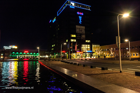 Verkeersplein Heliconweg Leeuwarden met WTC gebouw