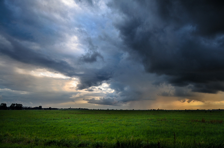 Donkere wolken in de polder