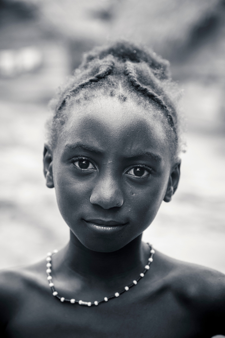 Prachtig jong meisje in de binnenlanden van Suriname