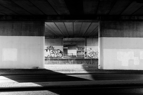 Viaduct met graffiti (02)