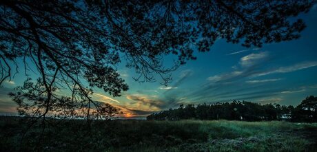 Ondergaande zon in Wierden