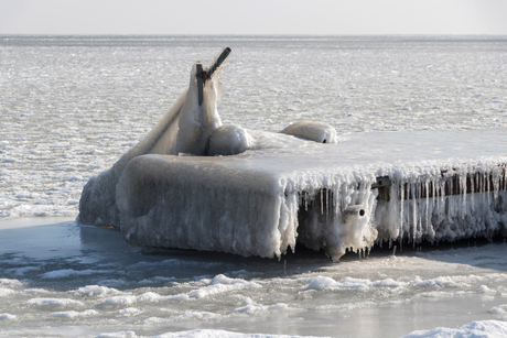 IJs lang het Markermeer 5...