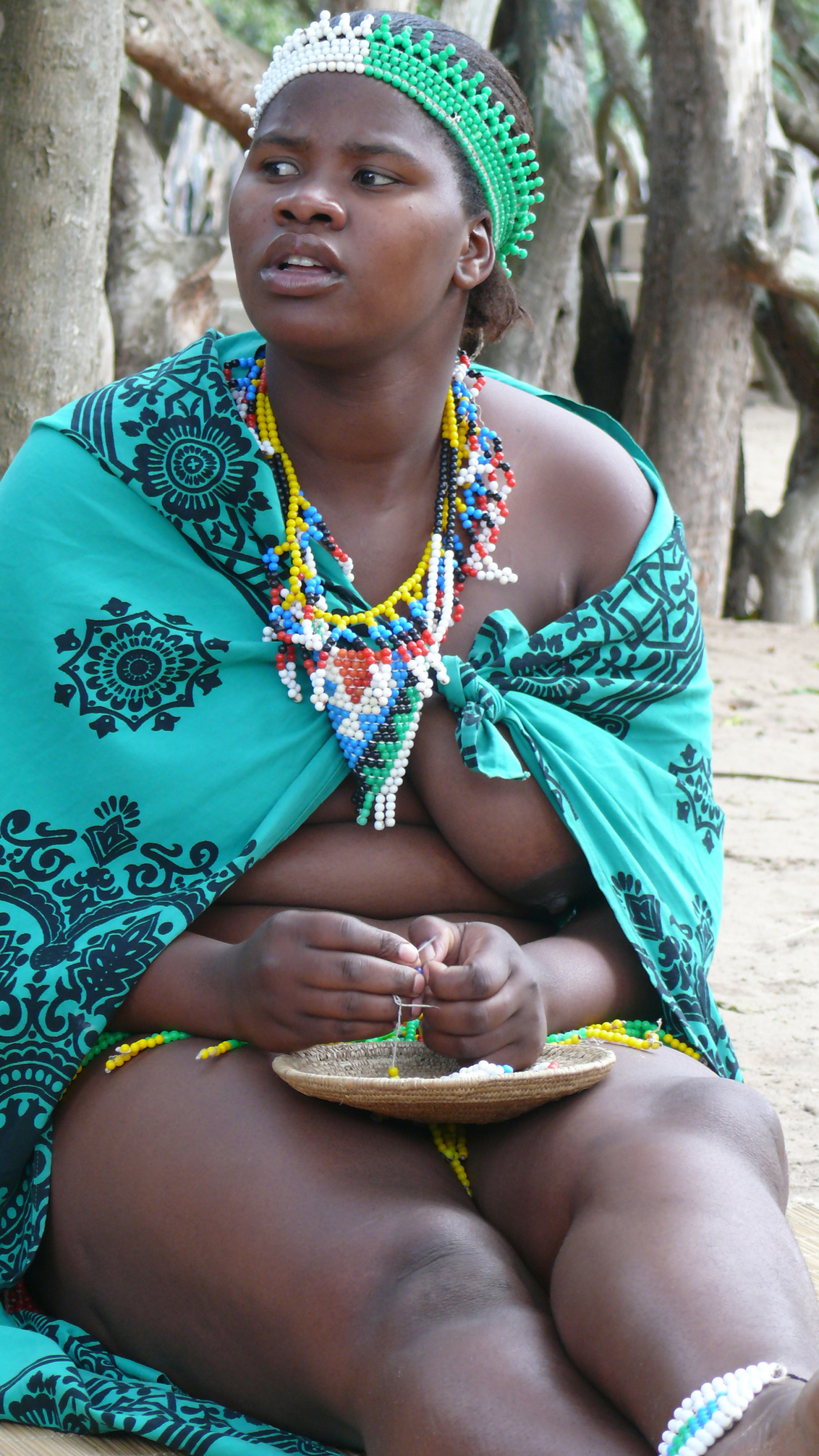 Zulu-vrouw, Kwazulu Natal, Zuid-Afrika - foto van Toon Sesink - Portret -  Zoom.nl