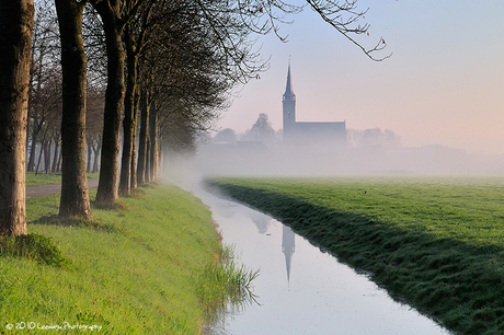 Kerk Middenbeemster in de mist